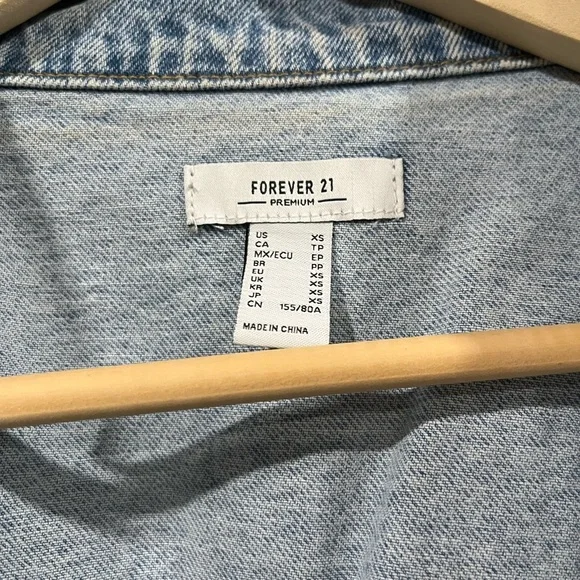 Denim faux pearl trucker jacket - Picture 3 of 4